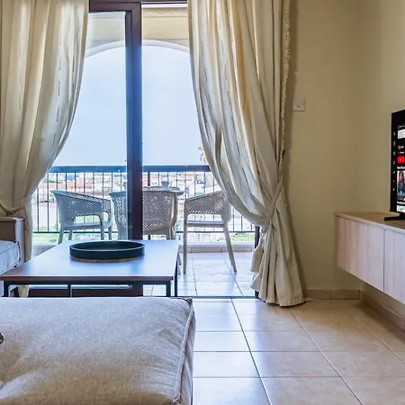 Modern 2-bedroom With Balcony & Wifi *