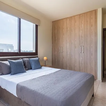 Modern 2-bedroom With Balcony & Wifi *