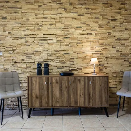 Apartment Modern 2-bedroom With Balcony & Wifi