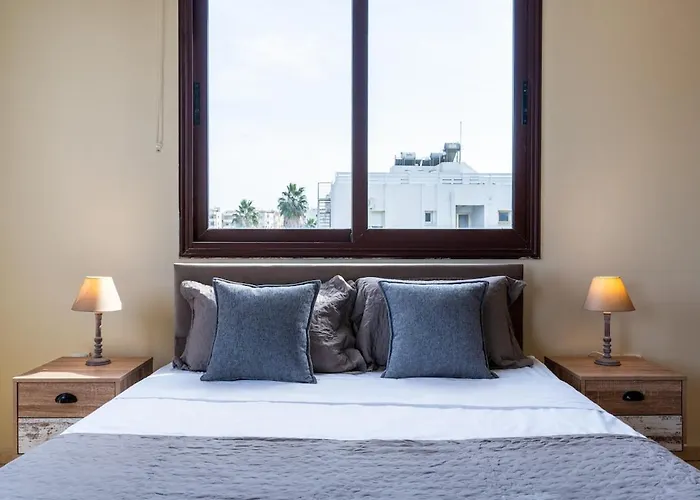 Modern 2-bedroom With Balcony & Wifi *