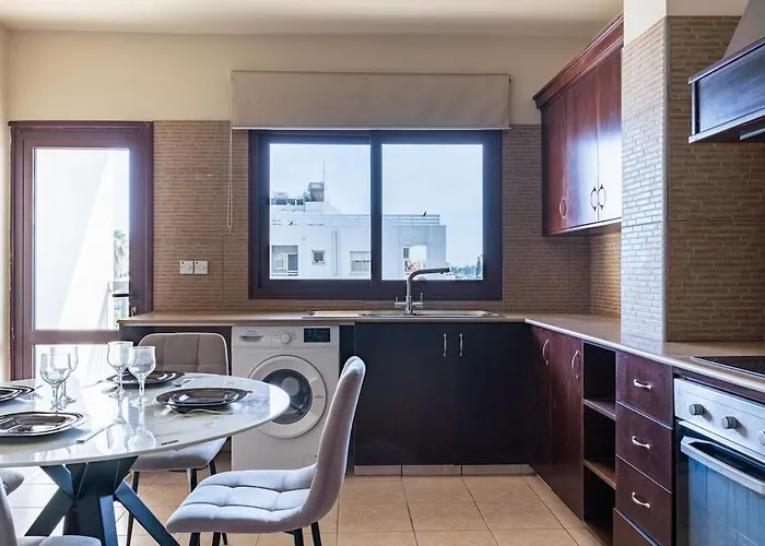 Appartamento Modern 2-bedroom With Balcony & Wifi Larnaca