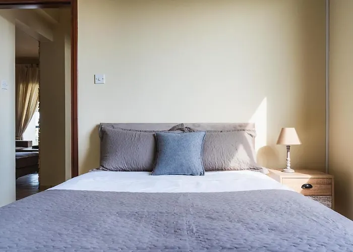 Apartment Modern 2-bedroom With Balcony & Wifi *