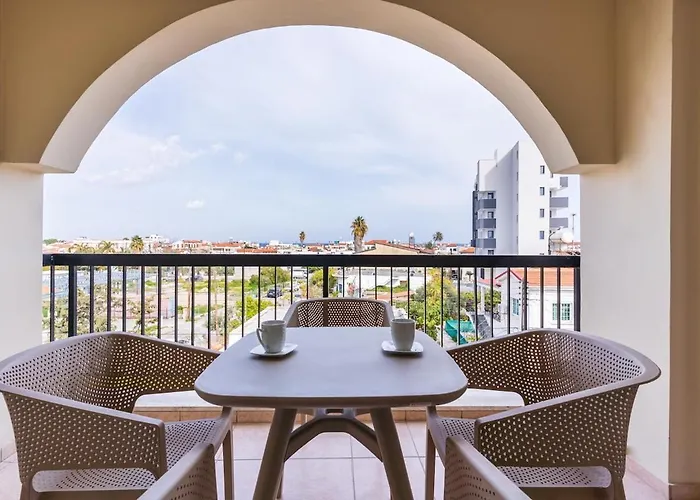 Modern 2-bedroom With Balcony & Wifi Appartamento