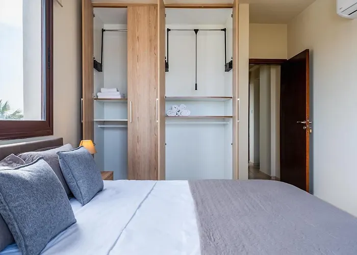 Apartment Modern 2-bedroom With Balcony & Wifi *